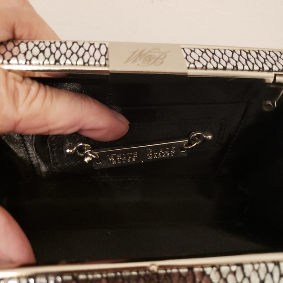 WHITE/HOUSE/BLACK/MARKET chain/multi lengths 6.5" wide 4"tall clutch 25.00 OFF - Picture 3 of 5